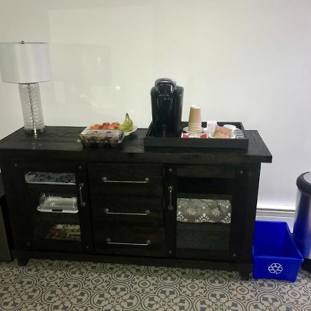 ילונייף Our Cabin Bed & Breakfast מראה חיצוני תמונה