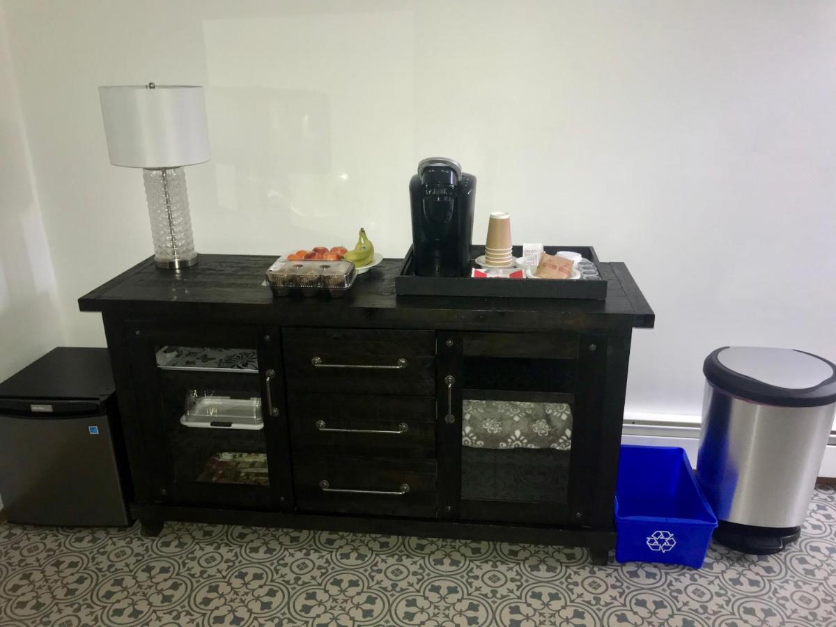 ילונייף Our Cabin Bed & Breakfast מראה חיצוני תמונה
